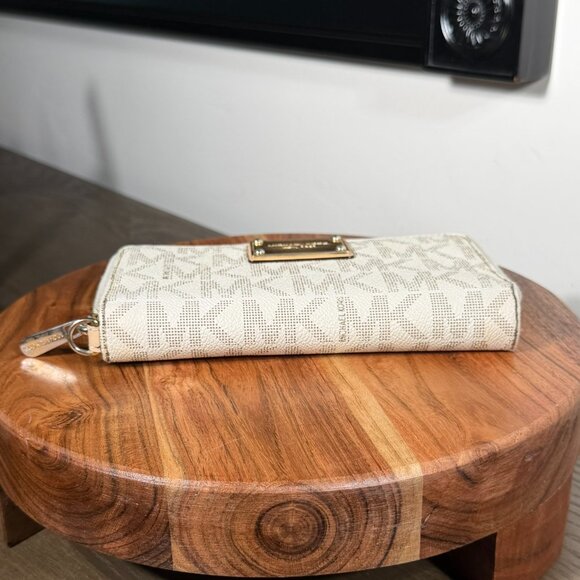 Michael Kors Vanilla Signature Logo Zip-Around Wallet - Picture 8 of 14